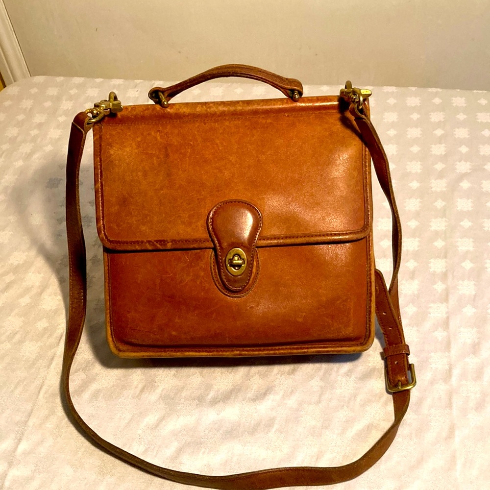 Classic Coach British Tan Leather Crossbody Shoulder Bag w/Wide Strap -P013